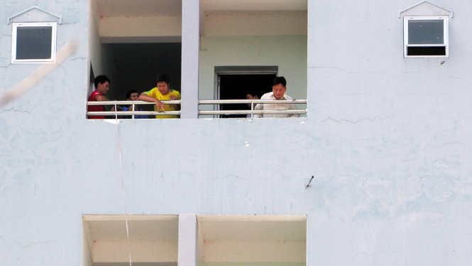 Tầng 5 của bệnh viện đa khoa huyện Phước Long nơi được xác định ông C nhảy xuống đất - ẢNH: CTV