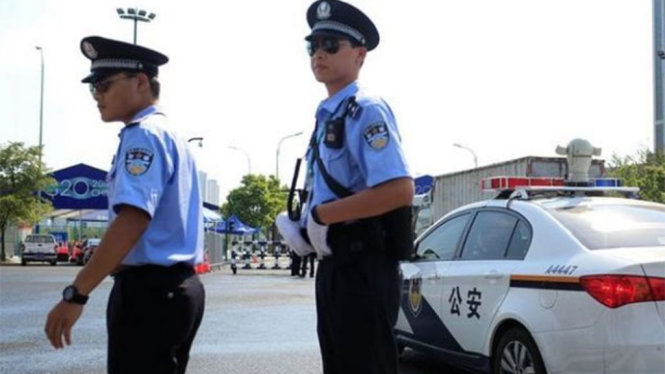 Cảnh sát Trung Quốc - Ảnh: Reuters