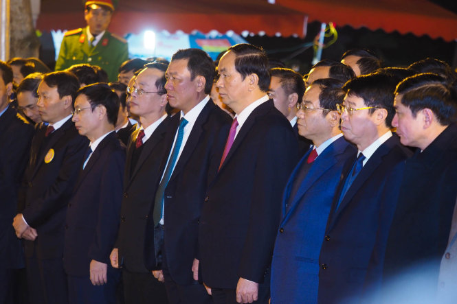 Chủ tịch nước Trần Đại Quang và các vị đại biểu làm lễ tại Đền Trần Nam Định trong giờ khai ấn Đền Trần