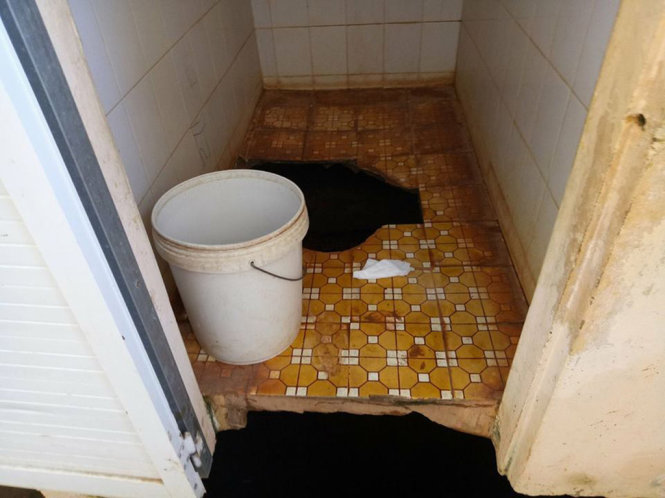 Công trình vệ sinh của trường mầm non Krông Ana nơi bé An bị tai nạn - Ảnh: THÁI THỊNH