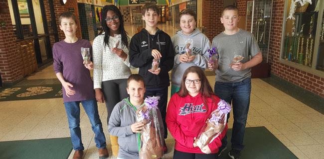 Các học sinh Trường trung học Pine-Richland nhận phần thưởng khi tham gia Tuần lễ sống tử tế - Nguồn: Pine-Richland Middle School