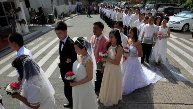 Một lễ cưới tập thể tại Philippines diễn ra vào ngày 14-2-2015 với sự
tham dự của 700 cặp đôi - Nguồn: IBTimes