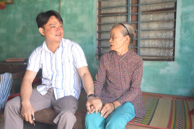 Anh Vũ thường xuyên hỏi thăm, giúp đỡ những người có hoàn cảnh khó khăn - Ảnh: Thanh Ba