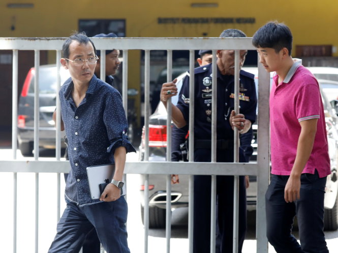 Các quan chức ngoại giao Triều Tiên rời nhà xác ở Bệnh viện Đa khoa Kuala Lumpur nơi thi thể ông Kim Jong Nam được lưu giữ cho việc giải phẫu thi thể vào ngày 15-2 - Ảnh: Reuters