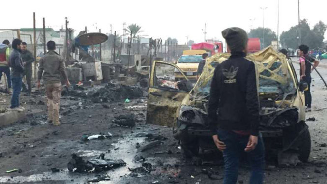 Hiện trường vụ đánh bom tại Iraq trong ngày 15-2 - Ảnh: Reuters