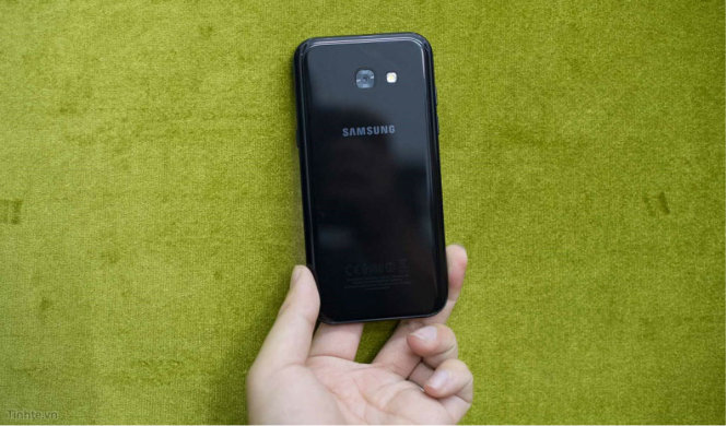 Samsung Galaxy A5 2017 phiên bản màu đen - Ảnh: FPTShop