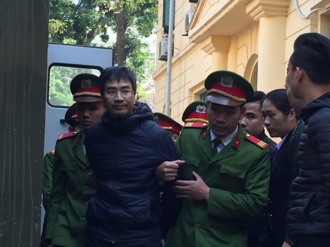 Bị cáo Giang Kim Đạt bị dẫn giải đến toà - ảnh: Thân Hoàng