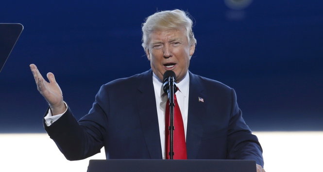 ​Ông Trump phát biểu tại một sự kiện của hãng Boeing tại North Charleston, bang South Carolina, Mỹ ngày 17-2-2017 - Ảnh: Reuters