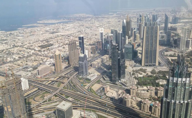 Một góc phố Dubai nhìn từ tòa nhà cao nhất thế giới