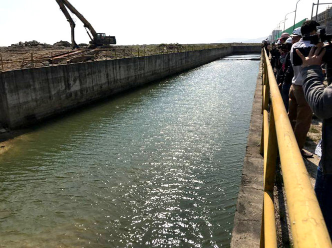 Hệ thống kênh dẫn nước thải ra biển của Formosa - Ảnh: VĂN ĐỊNH
