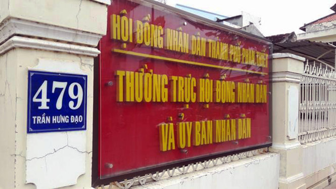 UBND TP Phan Thiết nơi xảy ra vụ việc sử dụng song song 2 con dấu mới và cũ - Ảnh: NG.NAM