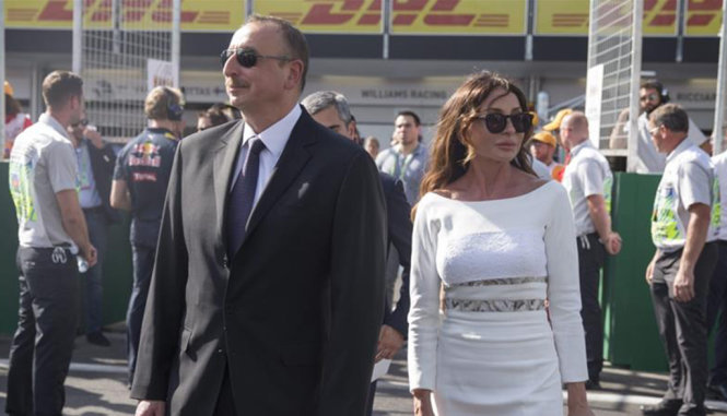 Tổng thống Azerbaijan Ilham Aliyev và vợ Mehriban Aliyeva - Ảnh: EPA