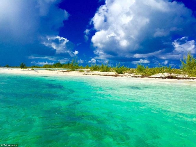 Bãi biển vịnh Grace ở Providenciales, quần đảo Turks và Caicos được du khách yêu thích với màu nước biển đẹp “không thể tin nổi” và bãi biển hoang sơ