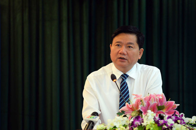 Bí thư Thành Uỷ TP.HCM Đinh La Thăng phát biểu tại buổi gặp gỡ thầy thuốc tiêu biểu - Ảnh: HỮU KHOA
