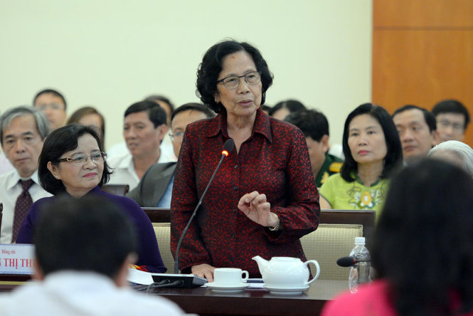 GS.BS Nguyễn Thị Ngọc Phượng phát biểu tại buổi gặp gỡ thầy thuốc tiêu biểu - Ảnh: HỮU KHOA