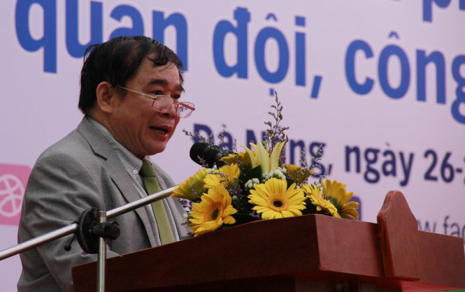 Thứ trưởng Bộ GD-ĐT Bùi Văn Ga phát biểu tại chương trình Tư vấn tuyển sinh diễn ra ở Đà Nẵng - Ảnh: ĐOÀN CƯỜNG
