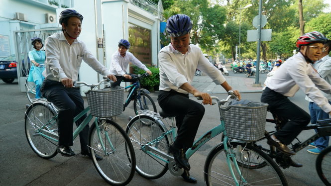 Lãnh đạo, cán bộ Sở GTVT TP.HCM trong lễ kêu gọi nhân viên đi xe đạp - Ảnh: Thuận Thắng