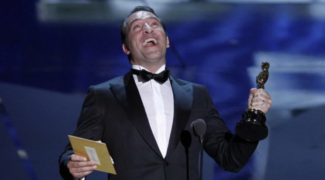 Jean Dujardin phát biểu tại lễ trao giải Oscar thứ 84 - Ảnh: Reuters