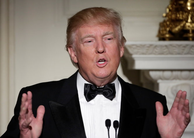 Tổng thống Trump phát biểu trong buổi tiệc thết đãi các thống đốc tối 26-2 - Ảnh: Reuters