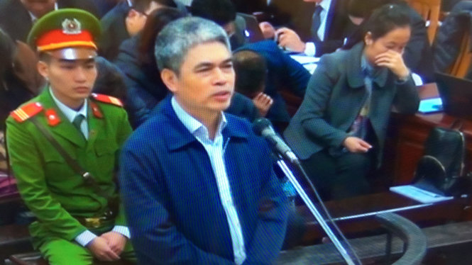 Bị cáo Nguyễn Xuân Sơn trả lời thẩm vấn HĐXX - Ảnh: Thân Hoàng