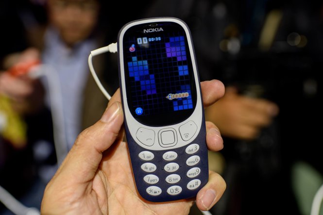 Trò chơi Rắn săn mồi (Snake) trên điện thoại di động Nokia 3310 (2017) ra mắt ở MWC 2017 - Ảnh: Trần Mạnh Hiệp