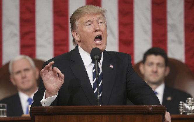 Tổng thống Donald Trump phát biểu trước Quốc hội Mỹ tối 28-2 - Ảnh: Reuters