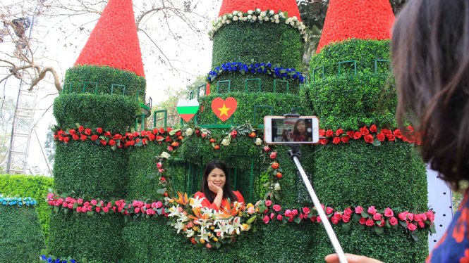 Lâu đài tình yêu tại lễ hội - Ảnh: Hà Thanh