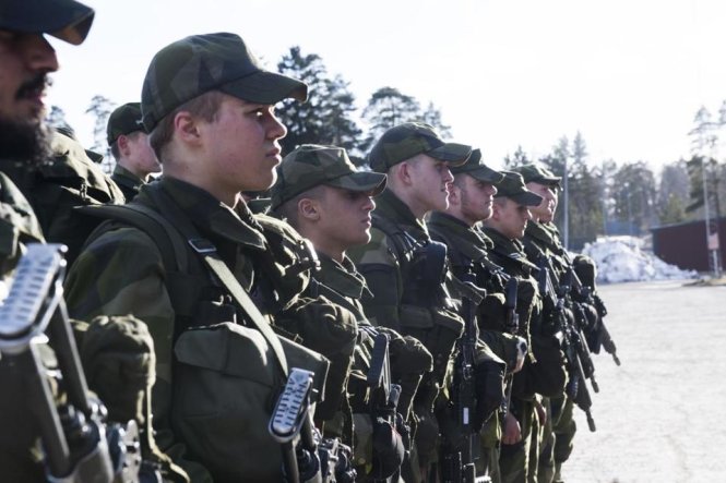 Các quân nhân Thụy Điển tại một doanh trại ở gần Stockholm - Ảnh: AP