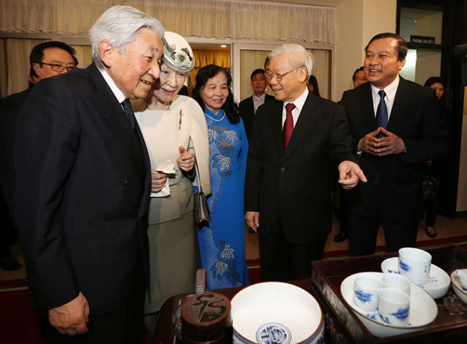 Tổng bí thư Nguyễn Phú Trọng và Phu nhân chủ trì tiệc trà chào mừng Nhà vua Nhật Bản Akihito và Hoàng hậu Michiko thăm Việt Nam - Ảnh: TTXVN