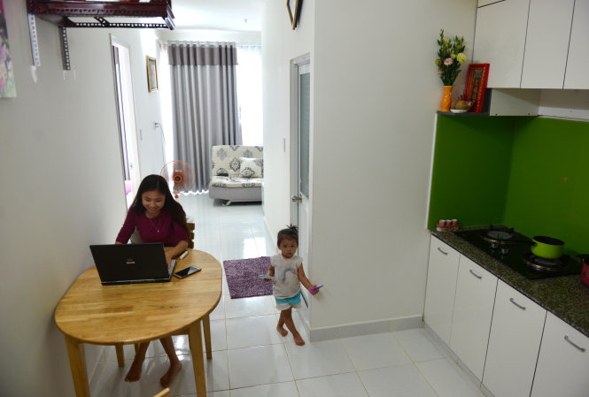 Gia đình chị Nguyễn Thị Thắm mua trả góp căn hộ chung cư tại Quận Bình Tân, TP.HCM vì hợp với thu nhập của hai vợ chồng - Ảnh: DUYÊN PHAN