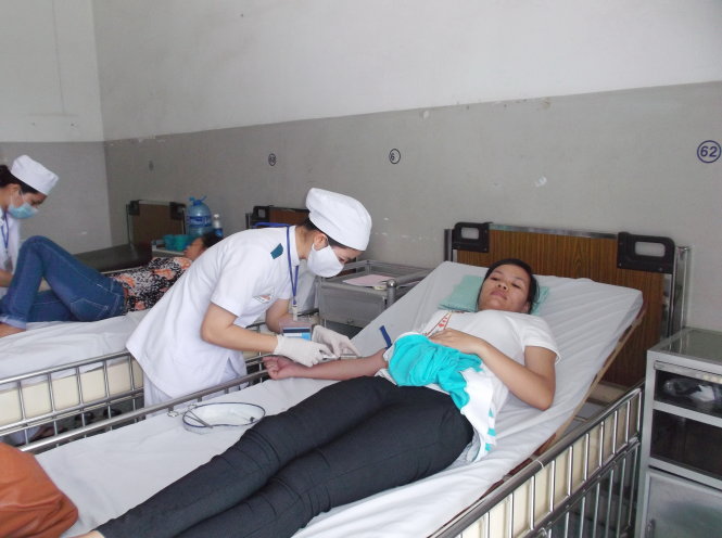 Sinh viên Trường CĐ Đại Việt Sài Gòn thực hành tại bệnh viện.