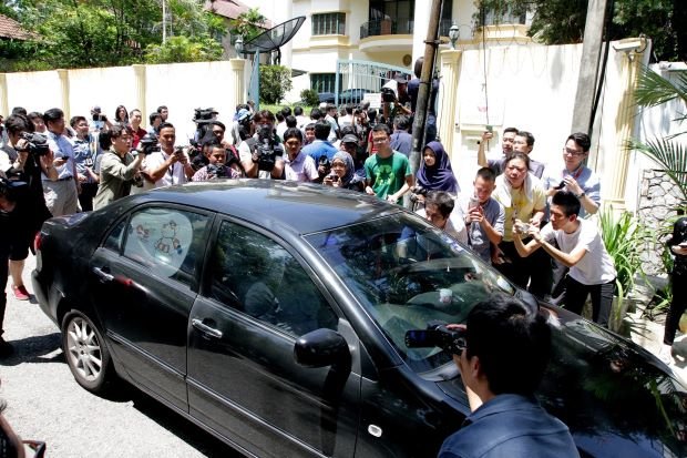Chiếc xe được nói là chở đại sứ Kang Chol rời khỏi sứ quán - Ảnh: The Star