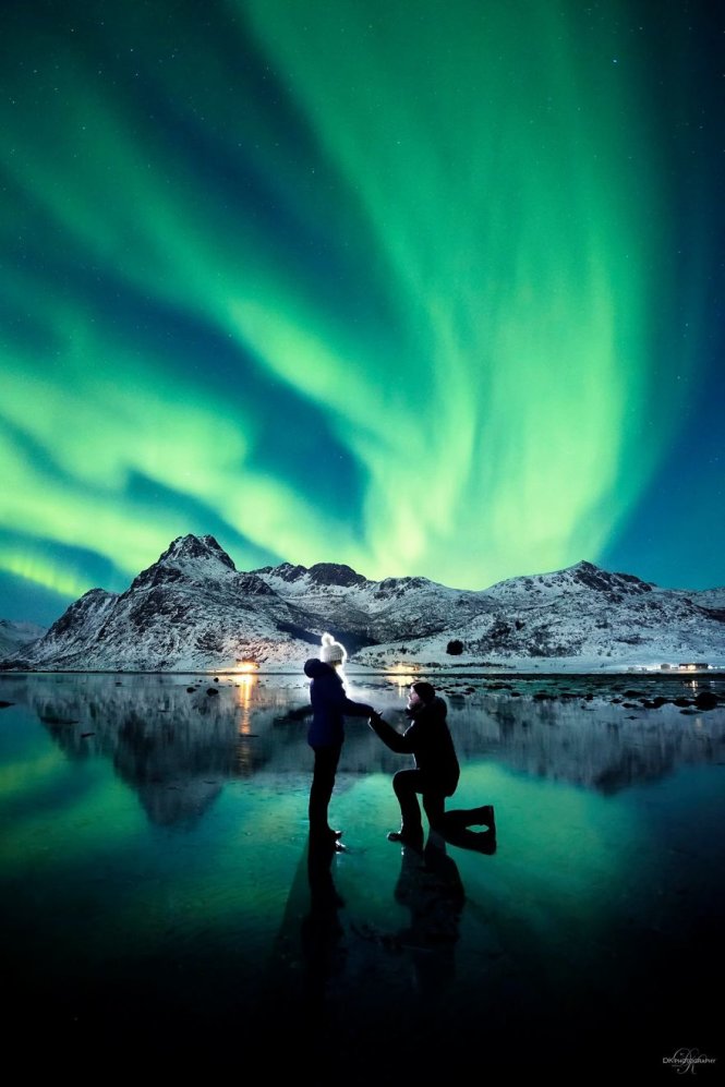 Dale cầu hôn bạn gái dưới ánh sáng tuyệt đẹp của bắc cực quang
