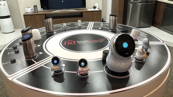 Hub Robot hay robot quản gia sẽ nghe lệnh người dùng, điều khiển các thiết bị trong nhà - Ảnh: T.Trực