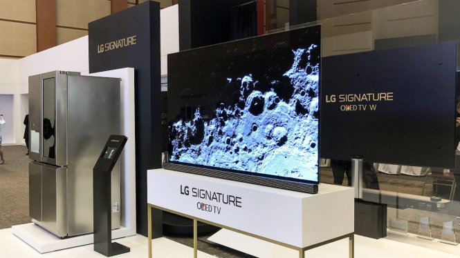 Nhóm sản phẩm LG Signature với tâm điểm là dòng tivi thông minh LG OLED TV W siêu mỏng ra mắt tại InnoFest 2017 - Ảnh: T.Trực