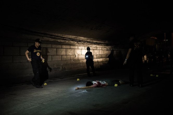 Một nghi can ma túy bị bắn hạ ở Manila. Các tổ chức nhân quyền cho rằng nạn nhân hầu hết là người nghèo - Ảnh: HRW