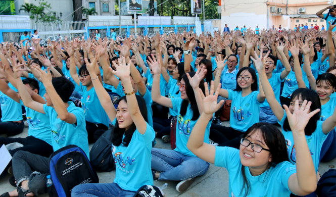 3.000 bạn trẻ TP.HCM đã tham gia lễ phát động chiến dịch Giờ trái đất tại Nhà văn hóa Thanh niên - Ảnh: Ngọc Hiển
