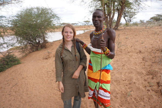 Chụp ảnh với người dân ở Samburu, Kenya