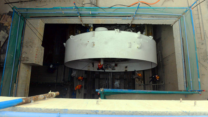 Robot khoan ngầm TBM chuẩn bị thực hiện khoan ngầm dưới lòng đất cho tuyến Metro số 1 (Bến Thành - Suối Tiên - Ảnh: Hữu Khoa