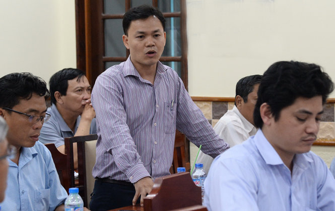 Ông Phạm Xuân Nam- Chủ tịch UBND xã Thới Tam Thôn băn khoăn vì còn nhiều tin phản ánh của người dân không đúng, không có - Ảnh: TỰ TRUNG