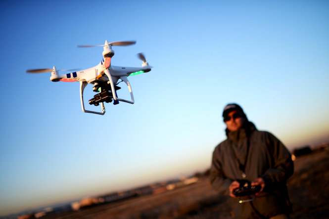 Máy bay không người lái (drone) trở thành thú vui tiêu khiển không chỉ của nhiếp ảnh gia, các nhà quay phim mà của mọi người với giá bình dân từ 200 USD, có thể mua hàng trăm loại từ Amazon.com - Ảnh minh hoạ: Wired