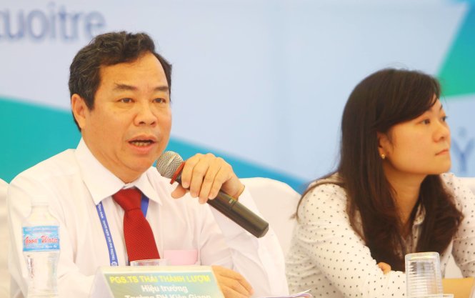 PGS.TS Thái Thành Lượm, hiệu trưởng Trường Đại học Kiên Giang, trả lời ở ĐBSCL có thế mạnh về nông nghiệp, thủy sản, không thể nói được ngành nào hot trong bốn năm tới - Ảnh: Chí Quốc