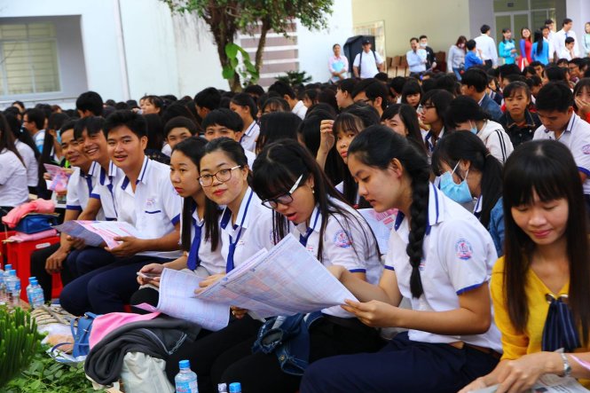 Học sinh ở Kiên Giang đã đến rất đông để chuẩn bị nghe tư vấn - Ảnh: Chí Quốc