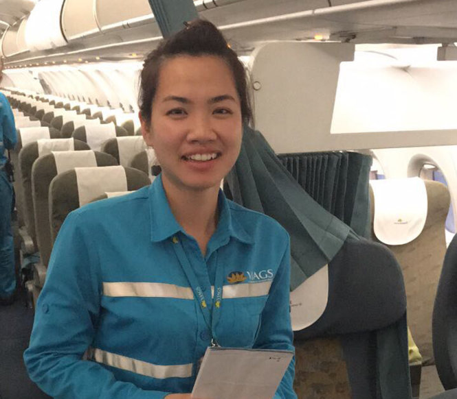 chị Nguyễn Ánh Tuyết - người đã phát hiện và trả lại gần nửa tỉ đồng cho hành khách bỏ quên trên máy bay- Ảnh: VNA