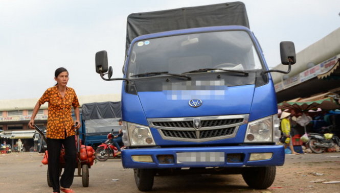 Nhiều DN than khó vì phải đăng ký kinh doanh bổ sung ngành nghề vận tải để được cấp phù hiệu cho xe tải - 
Ảnh: Hữu Khoa