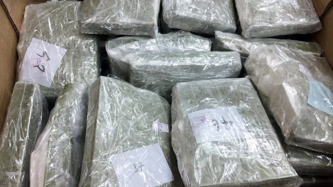 Hơn 100 bánh heroin của hai vụ bị thu giữ - Ảnh: Hà Phương