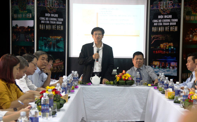 Ông Phan Thanh Hải, giám đốc Trung tâm Bảo tồn di tích cố đô Huế giới thiệu chương trình mở cửa Đại Nội Huế về đêm - Ảnh: MINH AN