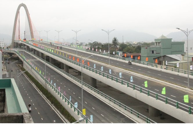 Công trinh cầu vượt ngã ba Huế rất quan trọng giao thông Đà Nẵng - Ảnh: V.Hùng