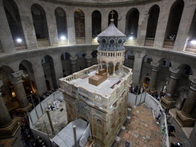 Dự án phục dựng ngôi đền Edicule (ảnh) có hầm mộ của Chúa Jesus có tổng kinh phí khoảng 4 triệu USD - Ảnh: AP