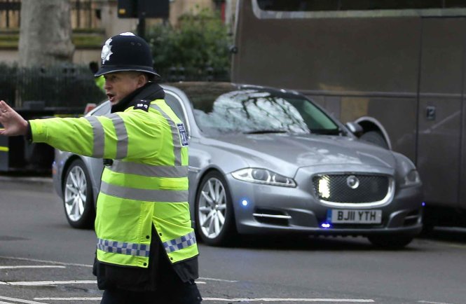 Chiếc xe Jaguar bọc thép chuyên chở Thủ tướng Theresa May - Ảnh: AFP